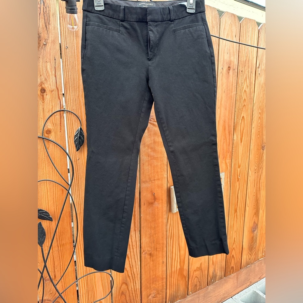 Banana Republic Capris Black Pants Size 4